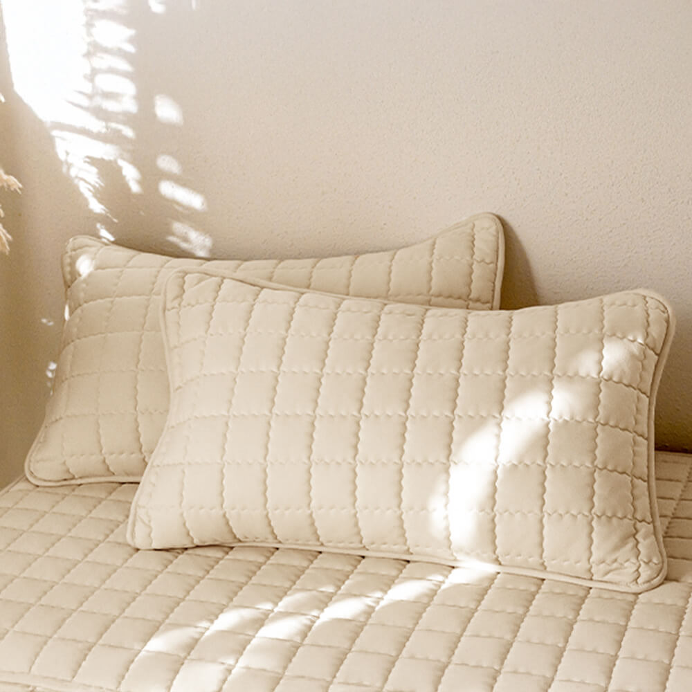 Waterproof Quilted Fitted Sheet With Elasticized Edges