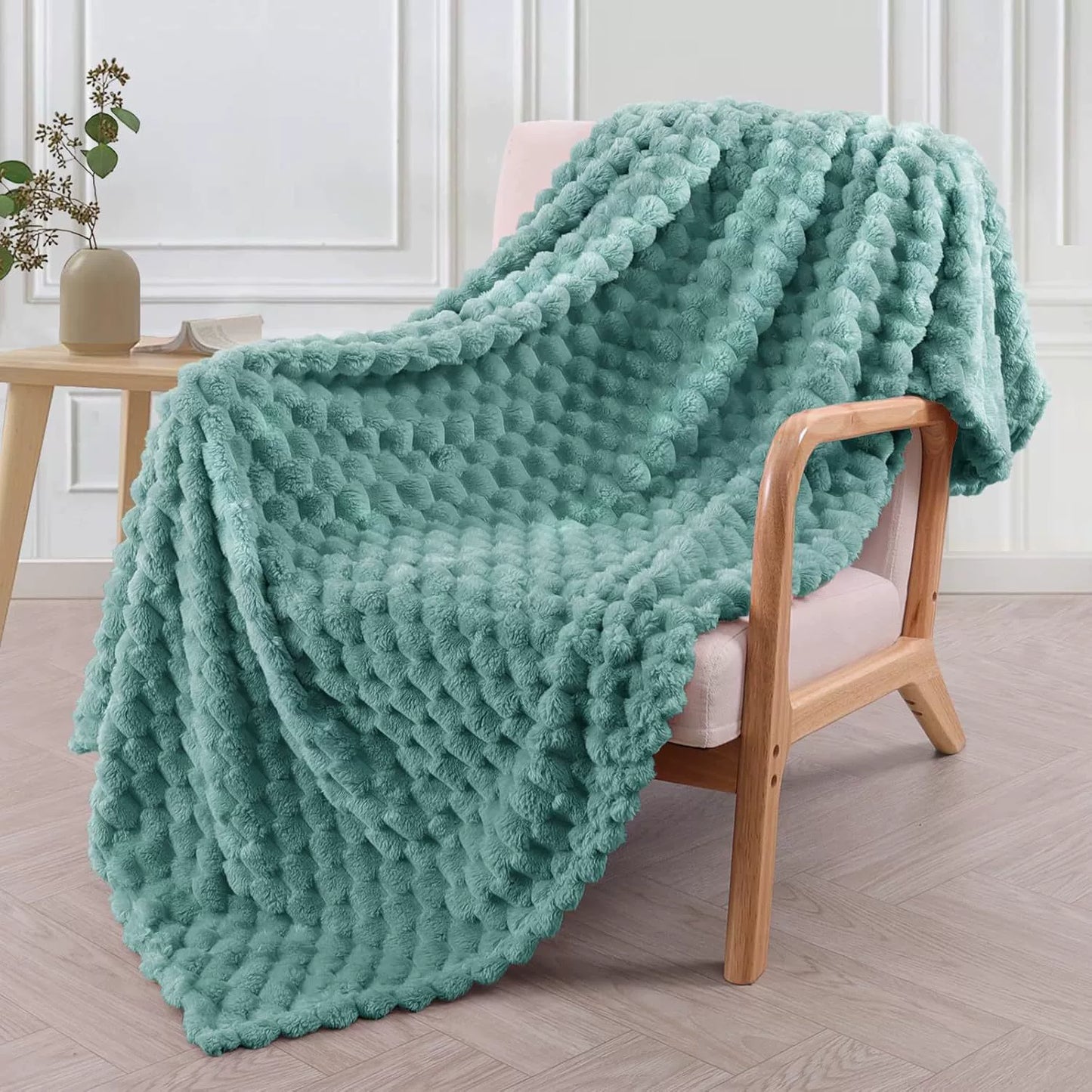 Modern Textured Fleece Throw Blanket With Bubble Design