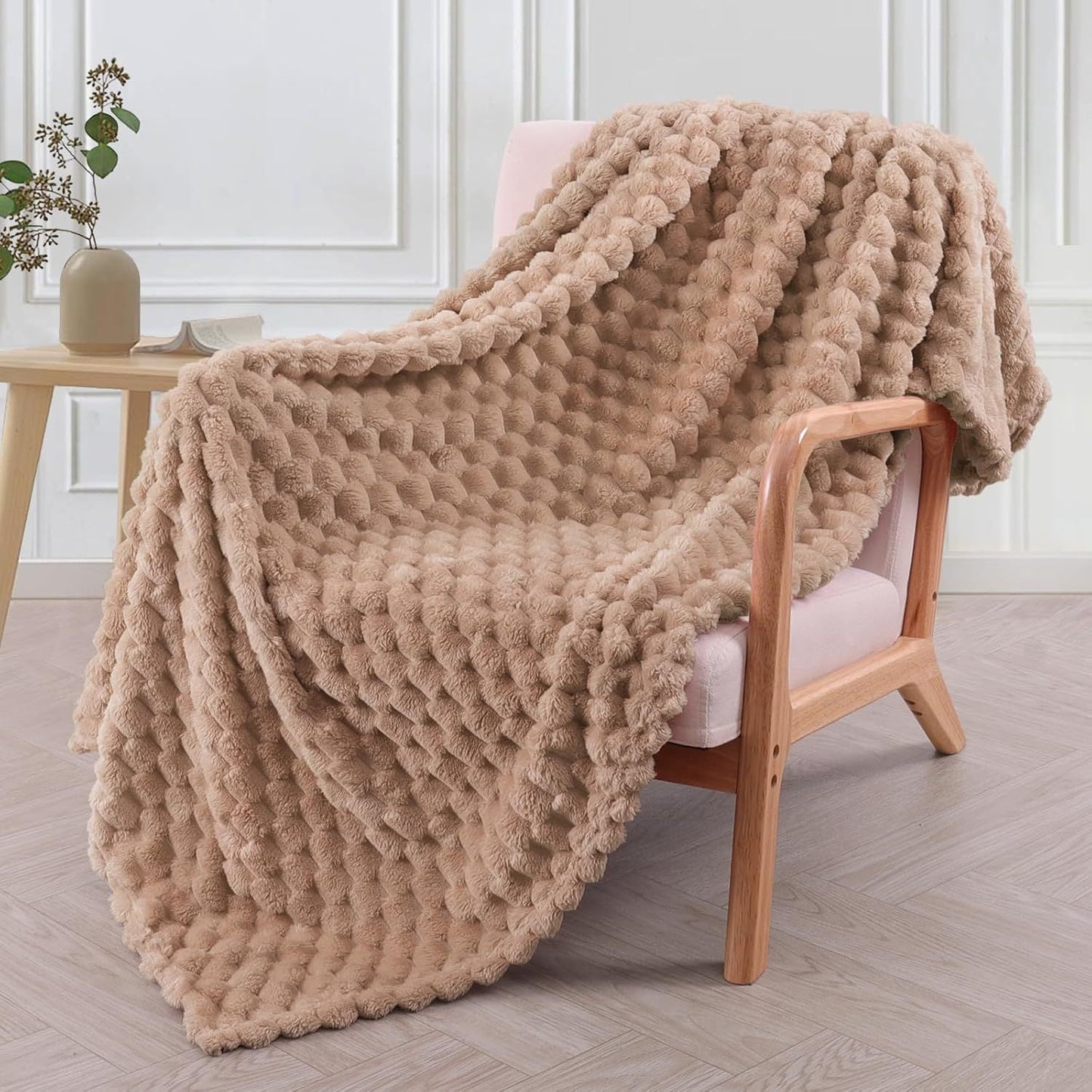 Modern Textured Fleece Throw Blanket With Bubble Design