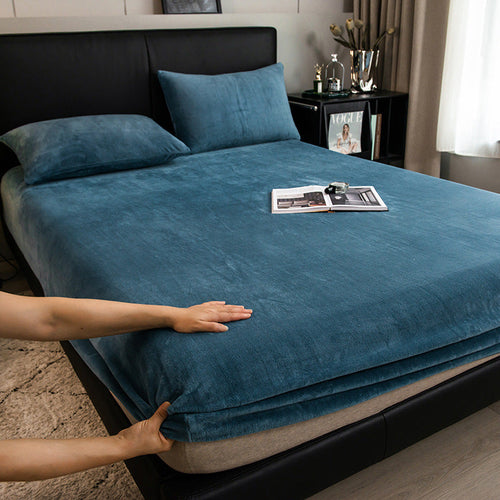 Contemporary Velvet Fitted Sheet With Plush Texture
