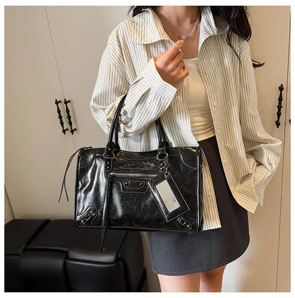 Riley Urban Shoulder Bag | Zip-Detail Moto City Bag