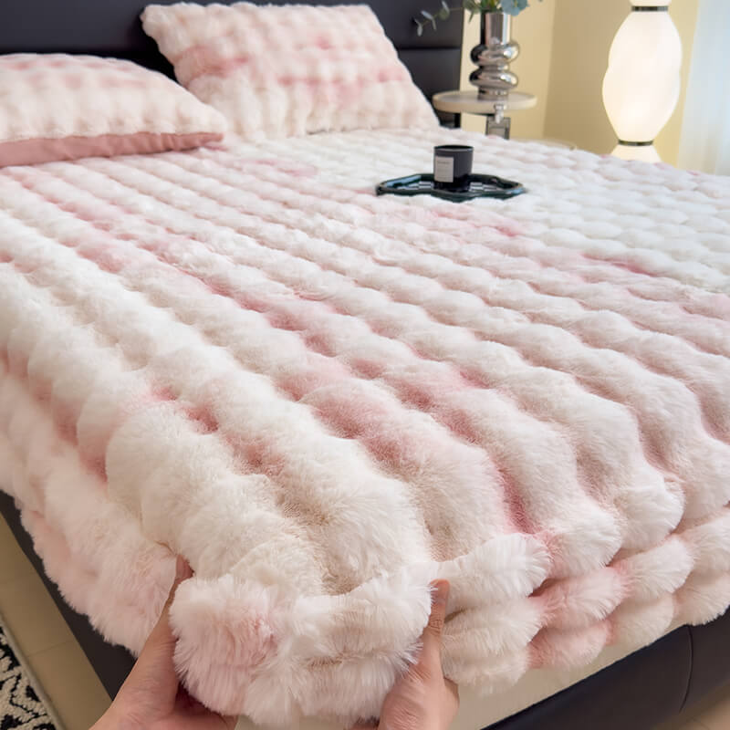 Luxurious Faux Fur Plush Fitted Sheet With Quilted Pattern